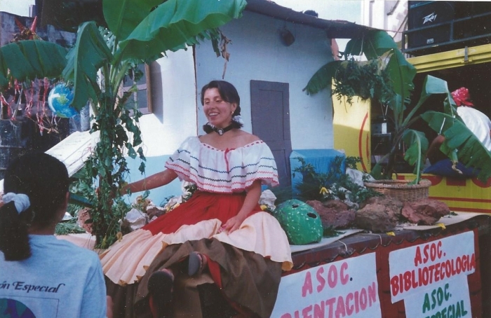 Costa Rica: Eine Frau in San José_- Foto: Quetzal-Redaktion, pg