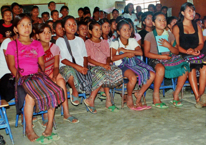 Lateinamerika: Indigene SchülerInnen - Foto: Quetzal_Redaktion_al