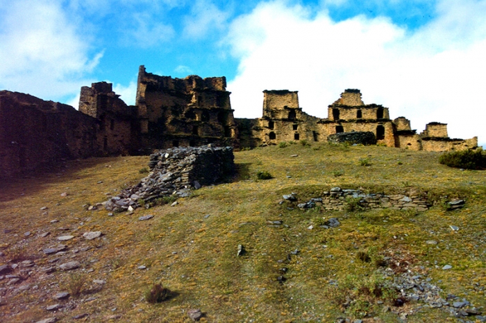 Die Ruinen der Yarawilca-Kultur gelten als beliebtes Weidegebiet für die anliegenden Bauern - Foto: Quetzal-Redaktion, ssc