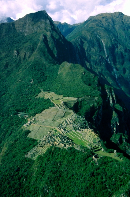 Das touristische Aushängeschild Perus, Machu Picchu, von Hayna Picchu aus gesehen - Foto: Quetzal-Redaktion, ssc