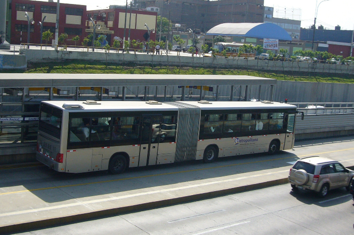 Peru: Der ÖPNV in Lima, der Metrobus (2) - Foto: Quetzal-Redaktion, rk
